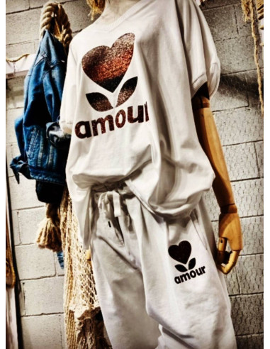 Camiseta Amour en Twenty, ideal para el cambio de temporada. ¡Compra ahora y luce a la moda!