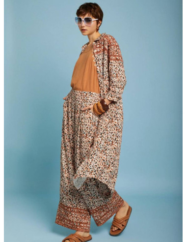 Descubre la elegancia de la túnica Meisïe de Twenty en Andorra. ¡Compra ahora y luce a la moda con este modelo largo estampado!
